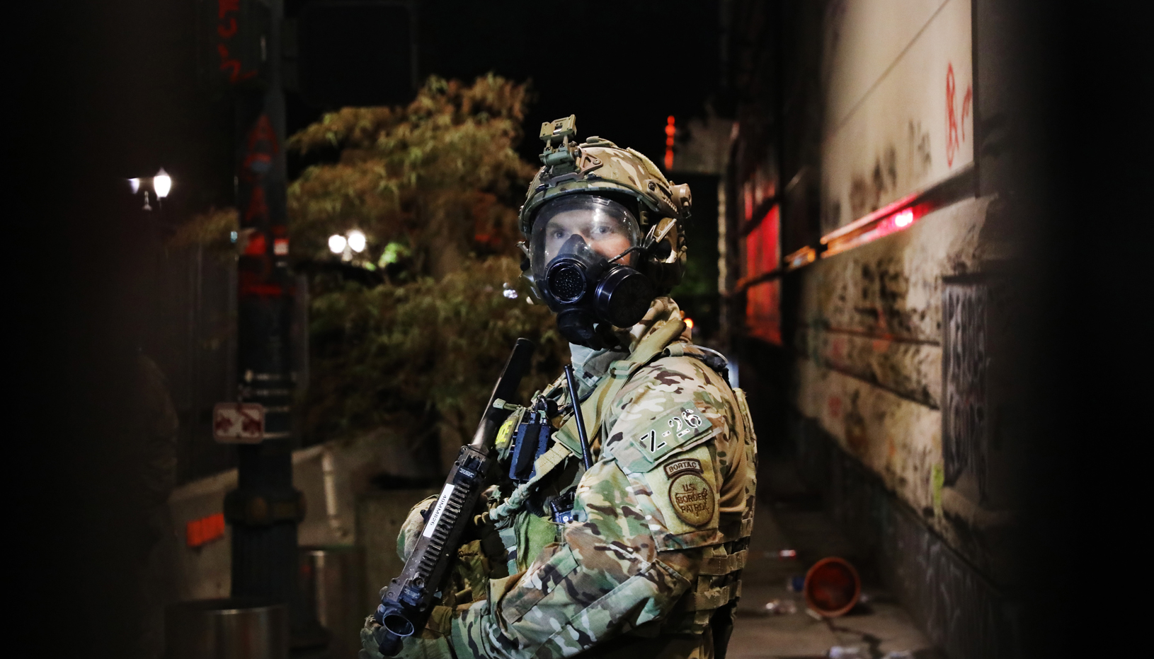 A border patrol agent in camo in Portland, OR, in 2020